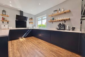 31' Kitchen/Breakfast/Family Room- click for photo gallery